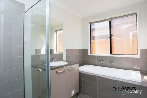 Property photo of 17 Tindale Boulevard Werribee VIC 3030