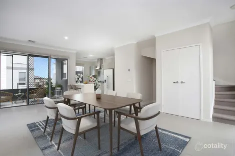 Property photo of 6/10 Mickleham Drive Cranbourne North VIC 3977