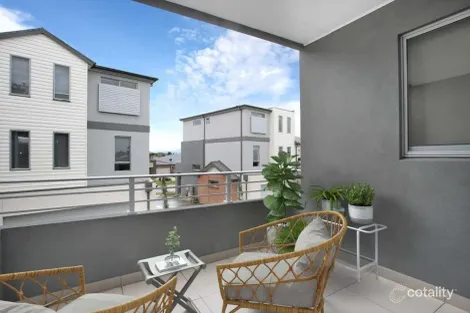 Property photo of 6/10 Mickleham Drive Cranbourne North VIC 3977
