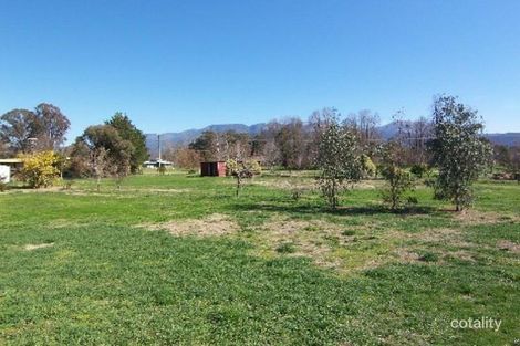 10 Holmes Ct, Porepunkah, VIC 3740