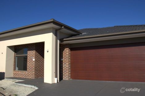 Property photo of 38 Carlyle Crescent Clyde North VIC 3978