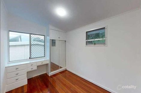 Property photo of 9 Fairholme Street Kenmore QLD 4069