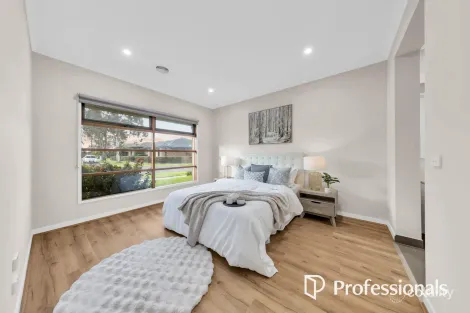 Property photo of 13 Chagall Parade Clyde North VIC 3978