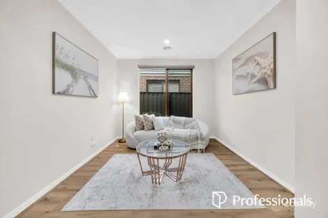 Property photo of 13 Chagall Parade Clyde North VIC 3978