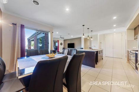 Property photo of 10 Half Moon Crescent Pakenham VIC 3810