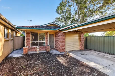 Property photo of 1/30 Bensley Road Macquarie Fields NSW 2564