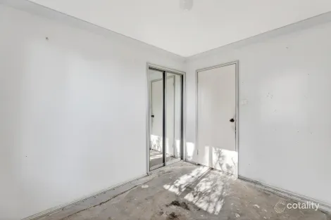 Property photo of 1/30 Bensley Road Macquarie Fields NSW 2564
