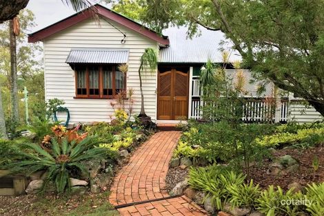 Property photo of 27 Hall Avenue Norman Park QLD 4170