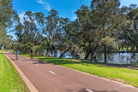 25 Aquaviva Cir, Viveash, WA 6056