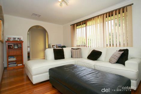 Property photo of 4 Eddington Place Endeavour Hills VIC 3802