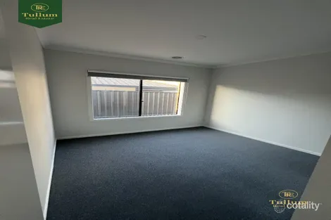 Property photo of 16 Frodo Circuit Clyde VIC 3978