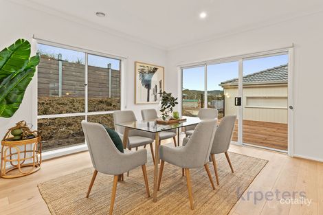 Property photo of 27 Zermatt Loop Pakenham VIC 3810