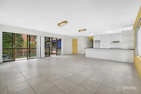 Property photo of 4/13 Surf Parade Broadbeach QLD 4218