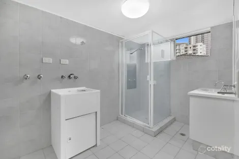 Property photo of 4/13 Surf Parade Broadbeach QLD 4218