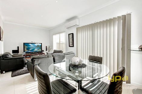 Property photo of 5/40 McCubbin Way Caroline Springs VIC 3023