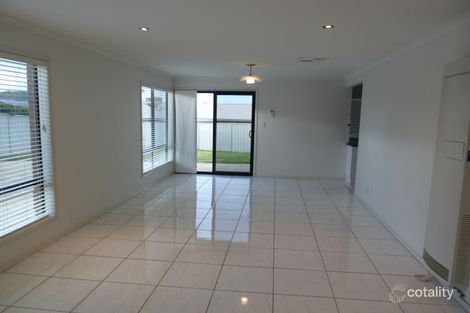 Property photo of 2/8 Ulandra Place Estella NSW 2650