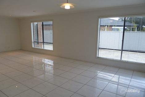 Property photo of 2/8 Ulandra Place Estella NSW 2650