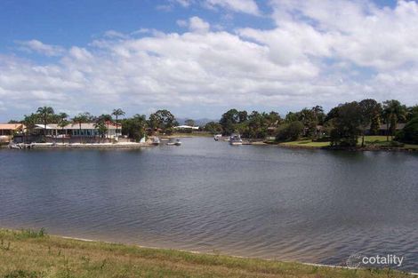 Property photo of 121 Sir Bruce Small Boulevard Benowa QLD 4217