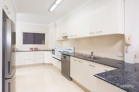 Property photo of 10/29 Hooker Boulevard Broadbeach Waters QLD 4218