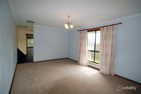 Property photo of 2 Mercedes Court Happy Valley SA 5159