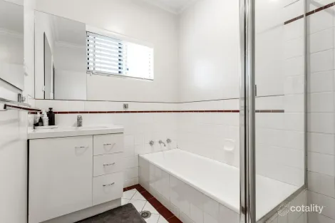 Property photo of 46 Tichborne Crescent Kooringal NSW 2650