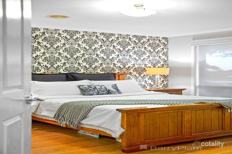 Property photo of 39 Highfielde Avenue Berwick VIC 3806