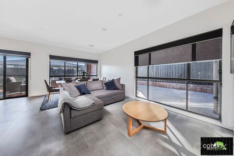 Property photo of 25 Lindbeck Corner Googong NSW 2620