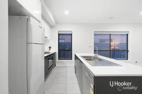 Property photo of 2 Irvine Avenue Strathtulloh VIC 3338