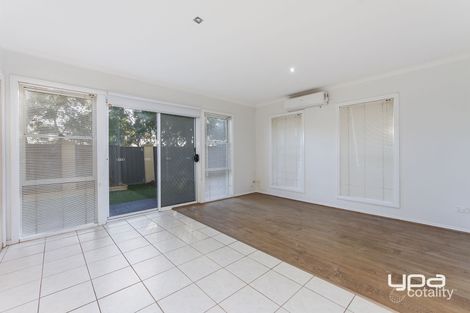 Property photo of 3/8 Lauffre Walk Caroline Springs VIC 3023