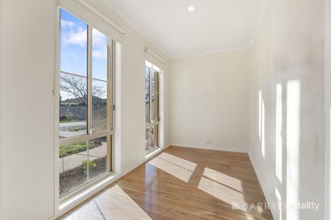 Property photo of 22 Bendigo Circuit Caroline Springs VIC 3023