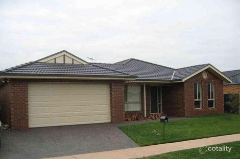 Property photo of 4 Myrtle Walk Pakenham VIC 3810