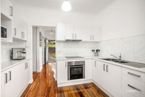 Property photo of 37 Figtree Crescent Figtree NSW 2525