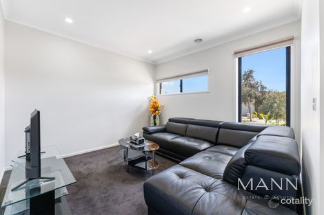 Property photo of 27 Carver Circuit Wollert VIC 3750