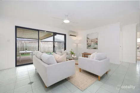 Property photo of 16 Fairbairn Court Oxenford QLD 4210