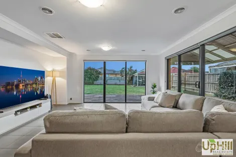 Property photo of 106 Webster Way Pakenham VIC 3810