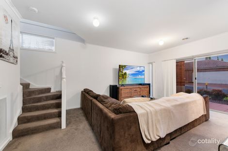 Property photo of 10 The Glades Taylors Hill VIC 3037