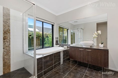 Property photo of 27 Coorong Circle Waterways VIC 3195