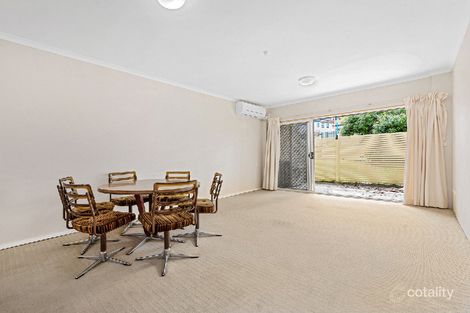 Property photo of 2/149 Clarence Road Indooroopilly QLD 4068