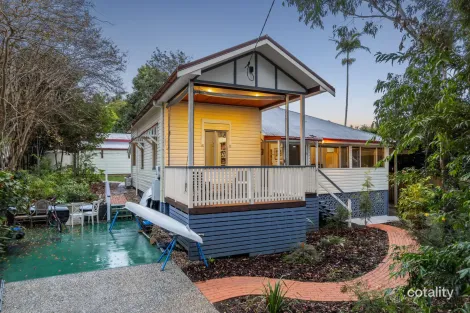 9 Railway Pde, Pomona, QLD 4568