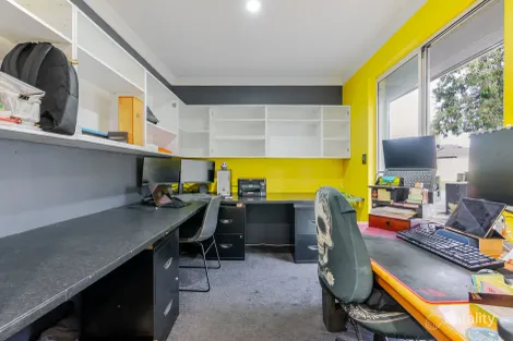 Property photo of 4 Canberra Close Port Kennedy WA 6172