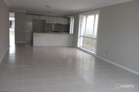 Property photo of 13 Sovereign Circuit Glenfield NSW 2167