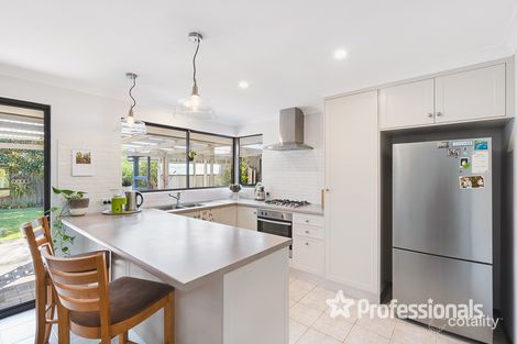 Property photo of 5 Simon Close Broadwater WA 6280