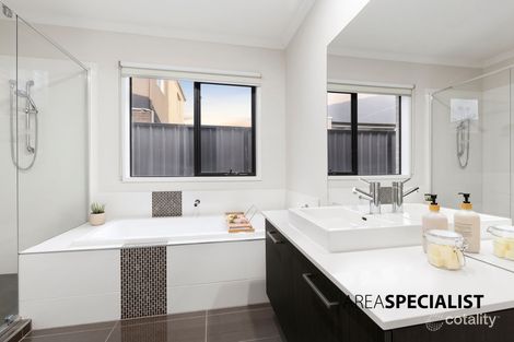 Property photo of 1 Cheval Place Clyde North VIC 3978