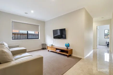 Property photo of 16 Lucknow Drive Beveridge VIC 3753