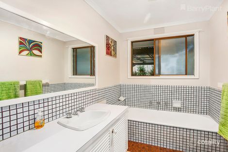 Property photo of 48 Edward Road Chirnside Park VIC 3116