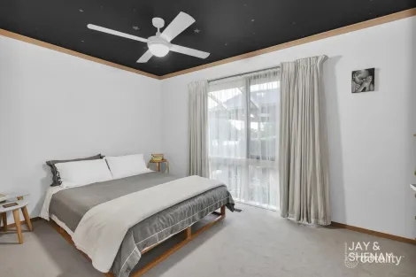 Property photo of 15 Headingly Court Endeavour Hills VIC 3802