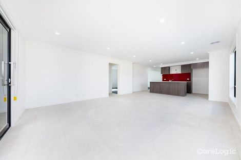 Property photo of 26 Keira Circuit Werribee VIC 3030