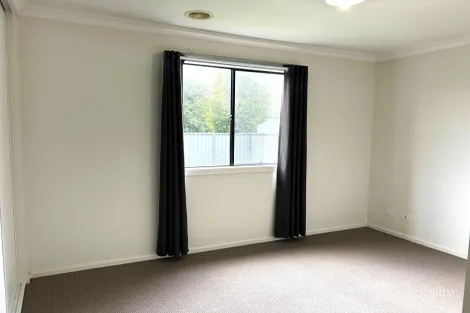 Property photo of 10 Bankton Avenue Cranbourne East VIC 3977
