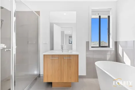 Property photo of 2 Patel Place Rockbank VIC 3335