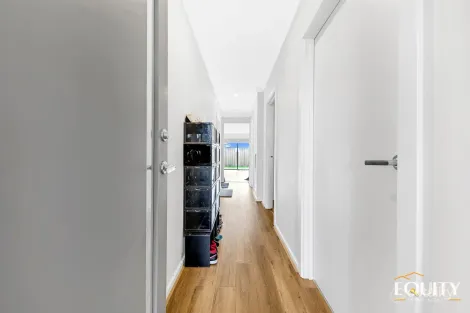 Property photo of 2 Patel Place Rockbank VIC 3335